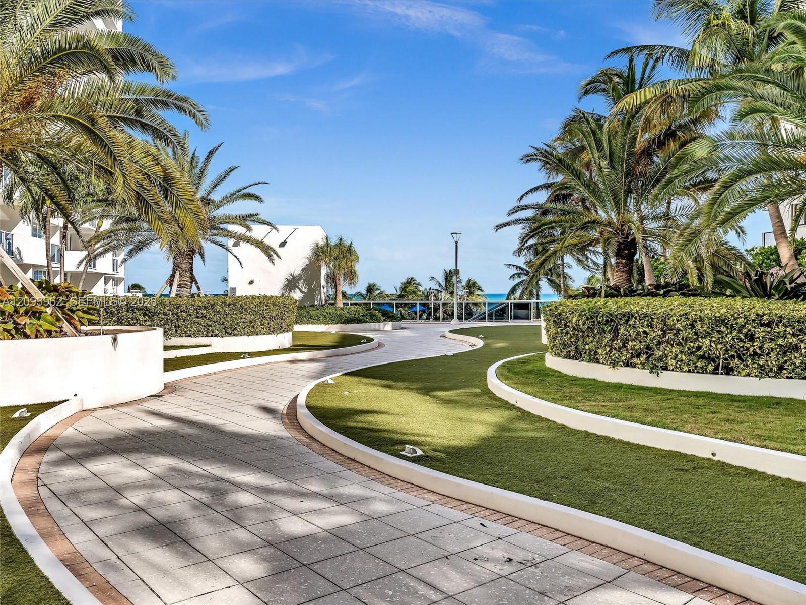 100 Lincoln Road