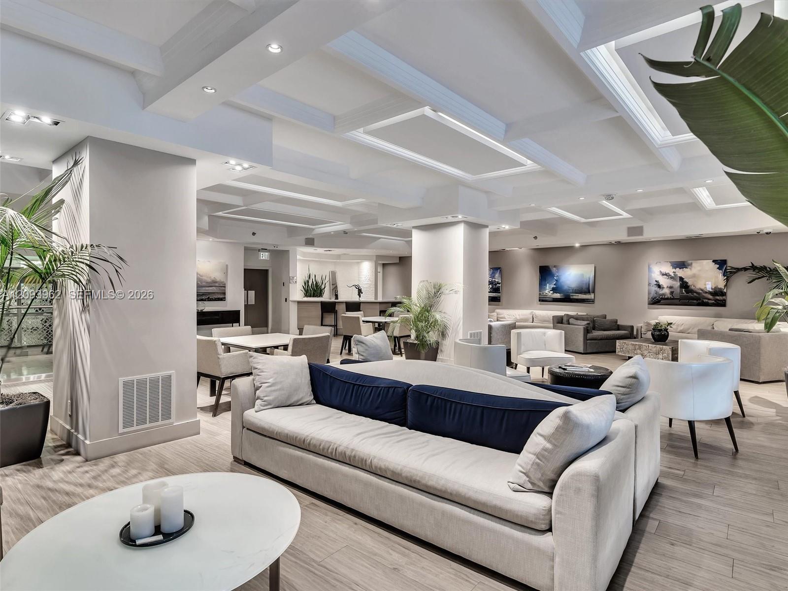 100 Lincoln Road