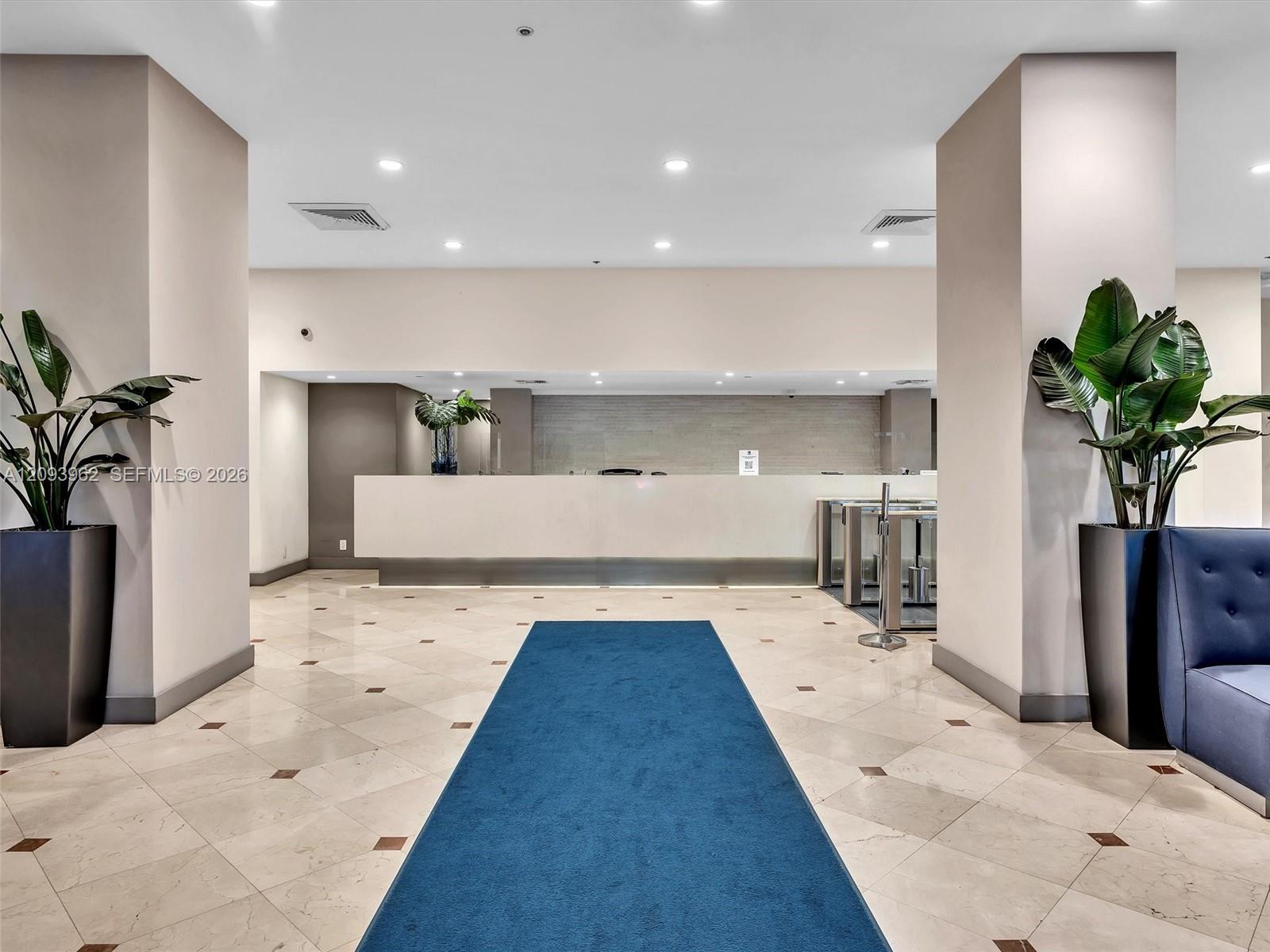 100 Lincoln Road