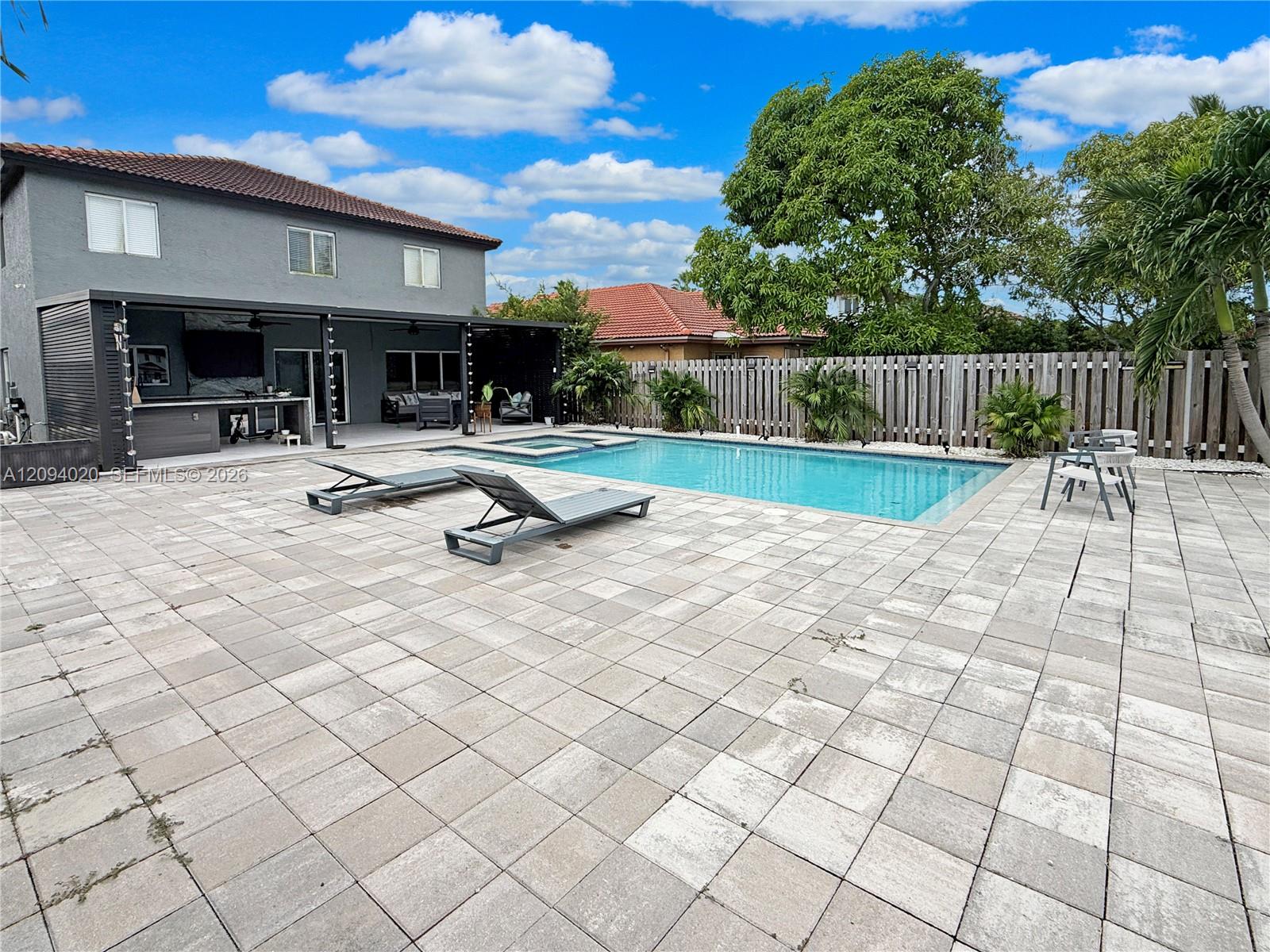 12061 SW 135th Terrace gallery image #31