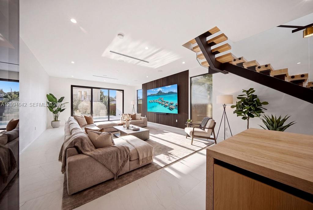 1332 NE 16th Terrace