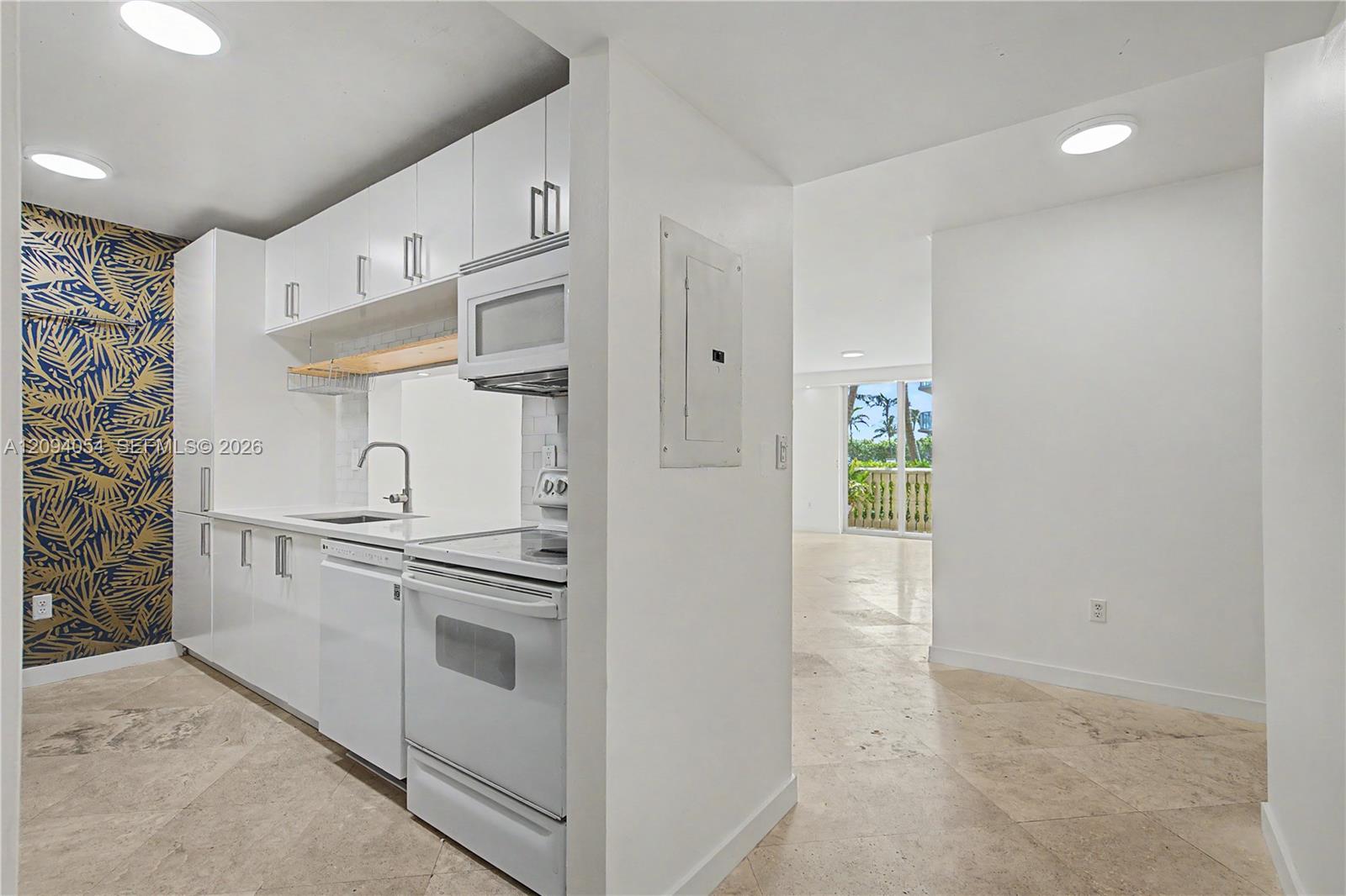 8888 Collins Avenue