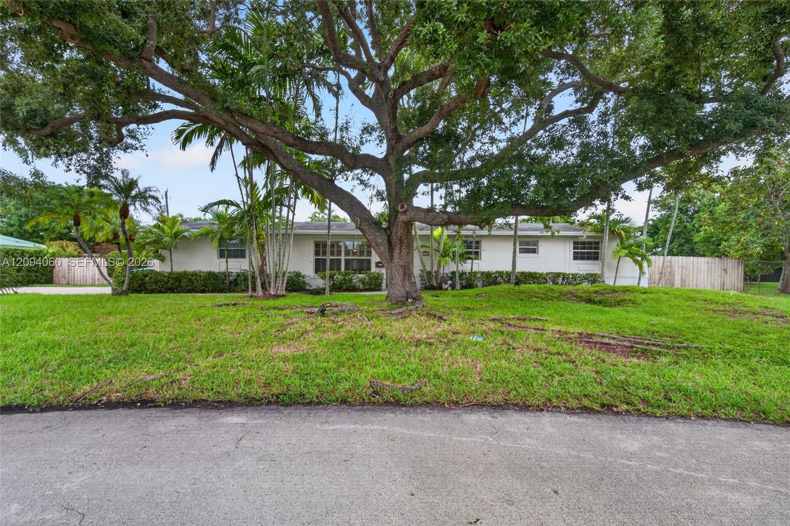 17435 SW 109th Court gallery image #1