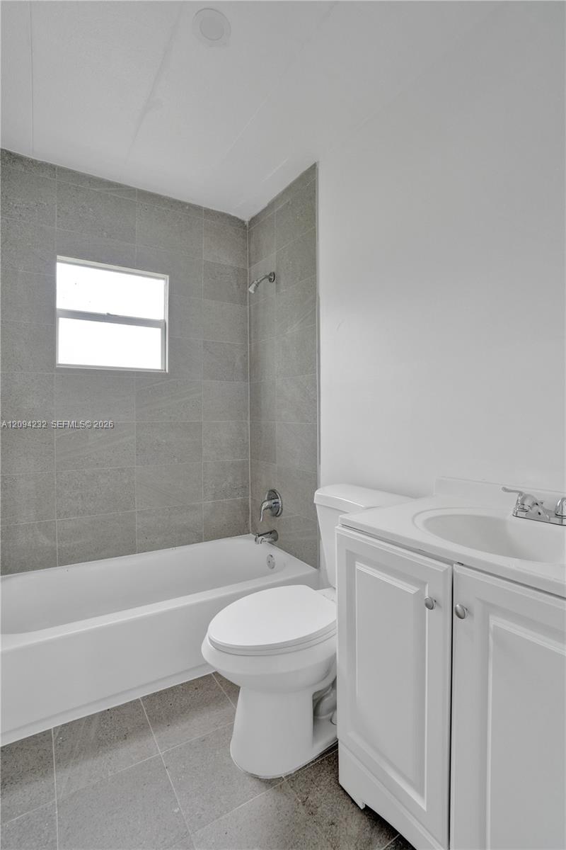 2910 NW 25th Street gallery image #21