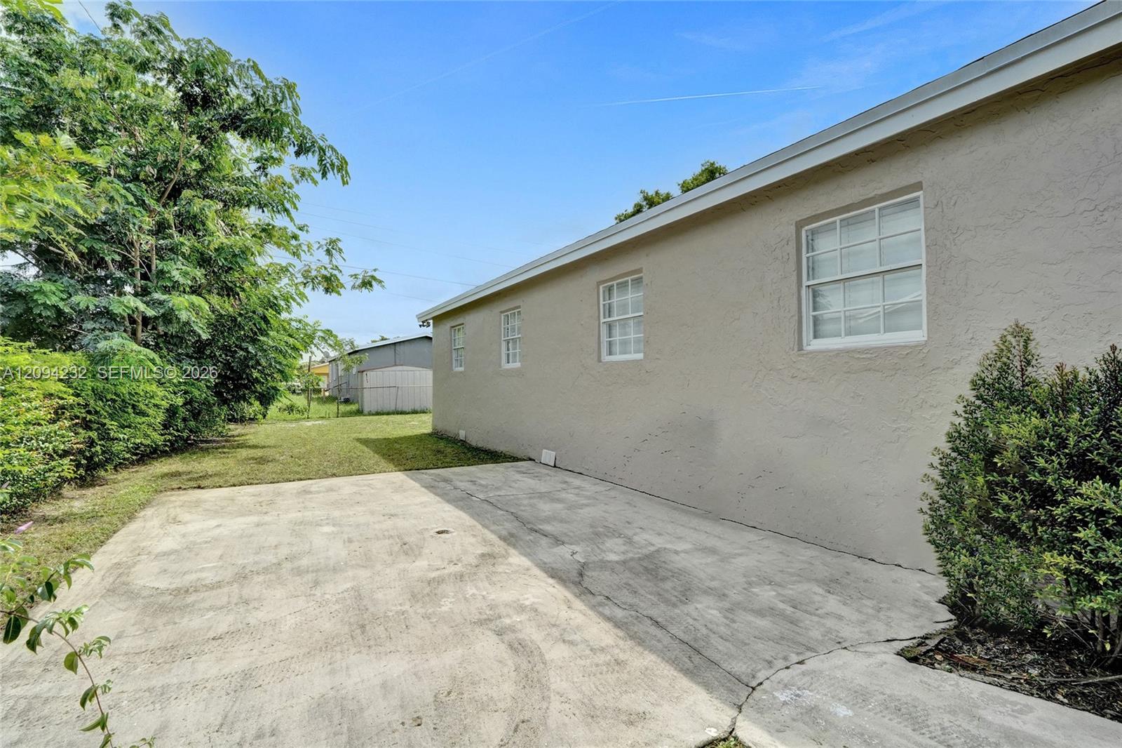 2910 NW 25th Street gallery image #32