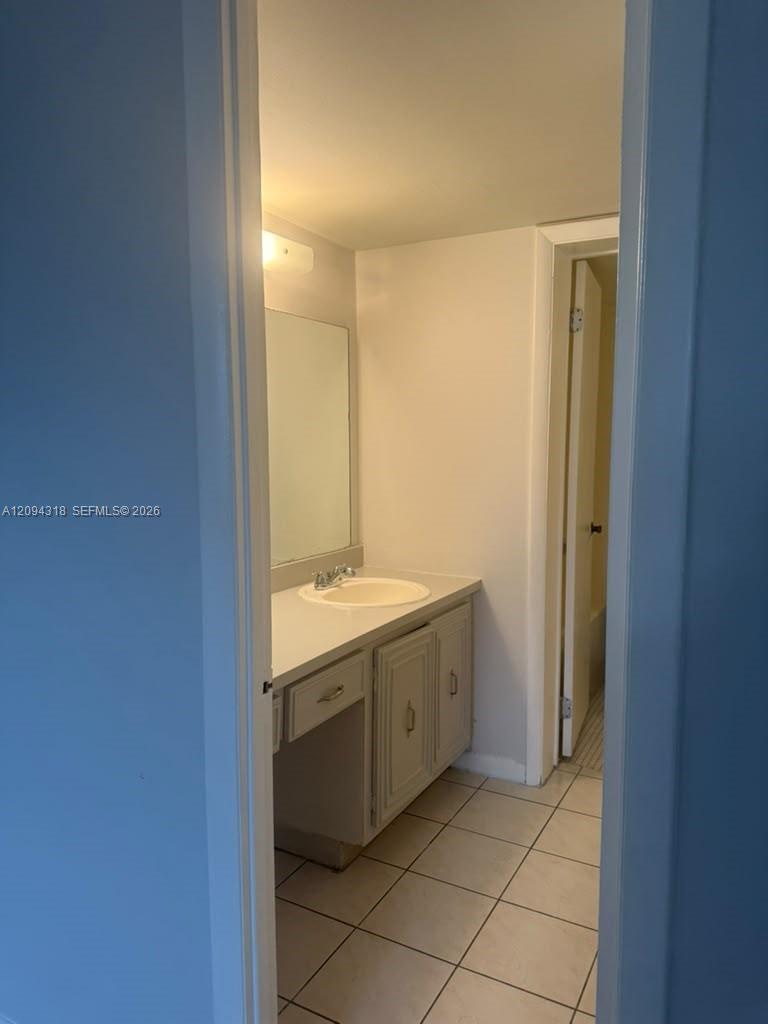 484 NW 165th St Road