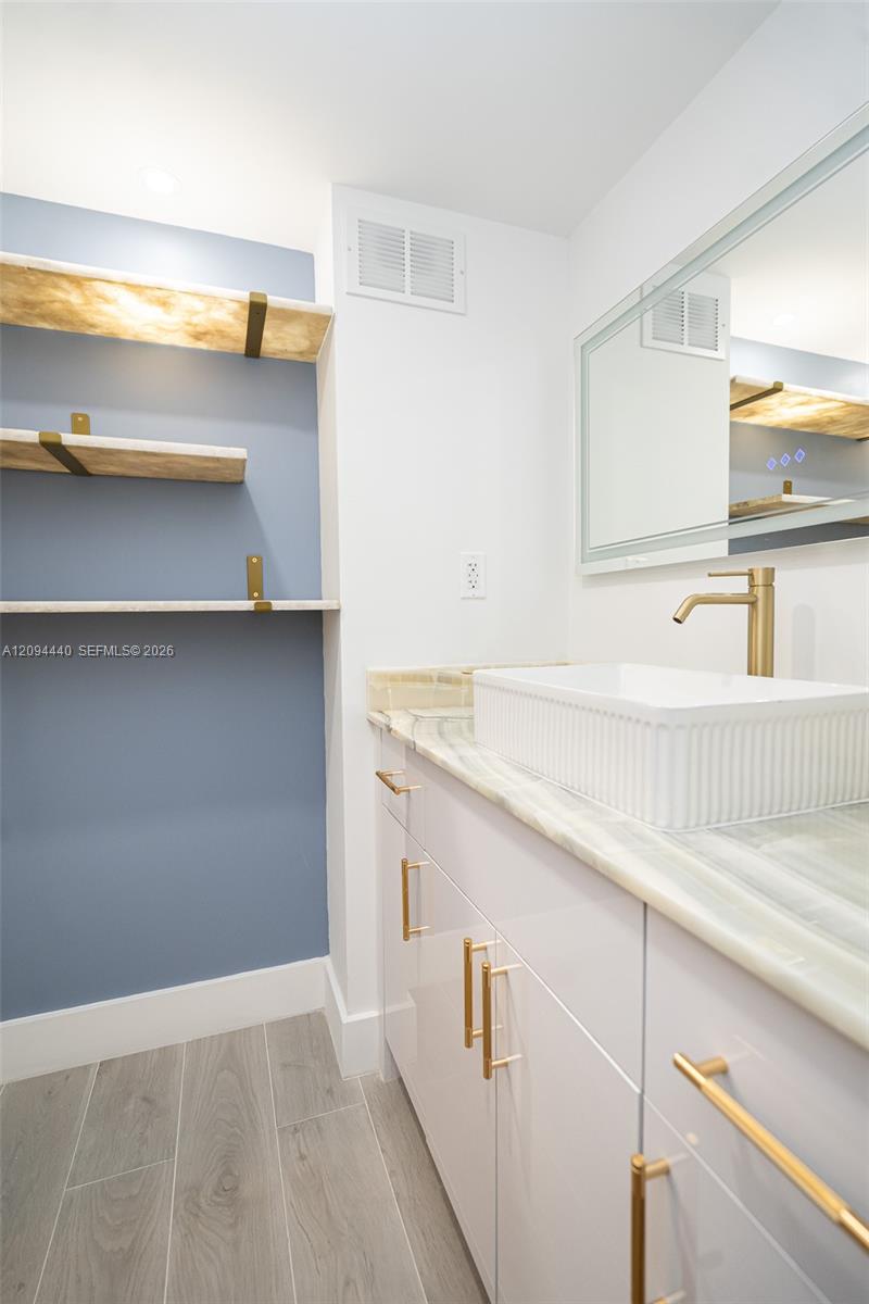 18081 Biscayne Boulevard