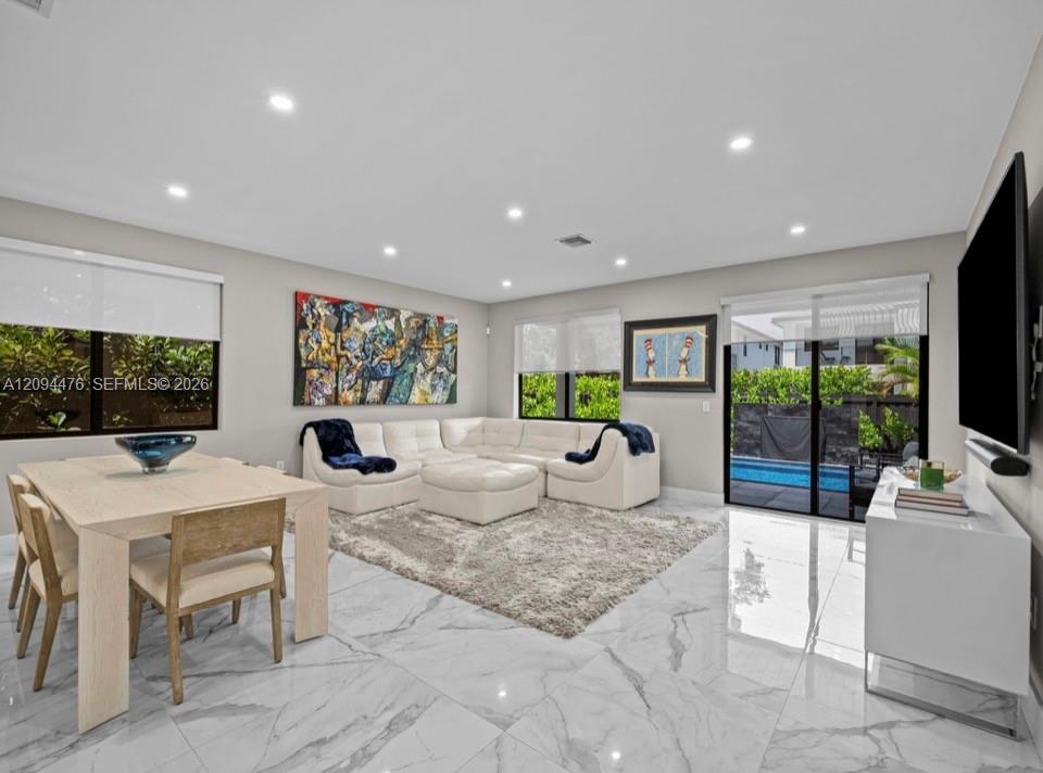 307 SW 10th Street