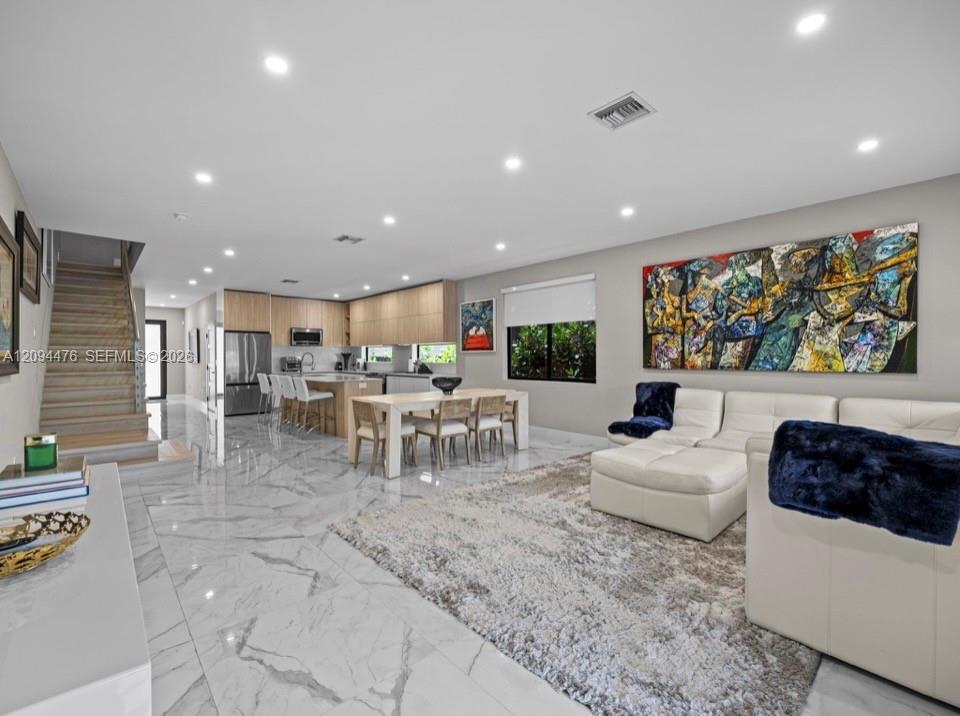 307 SW 10th Street