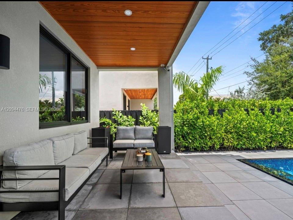 307 SW 10th Street