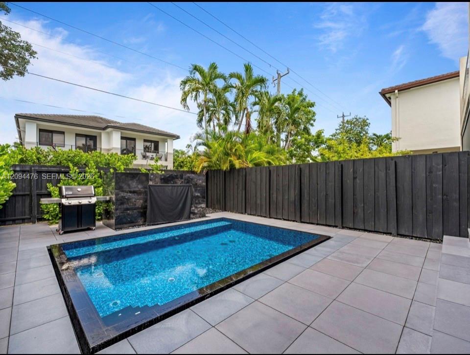 307 SW 10th Street