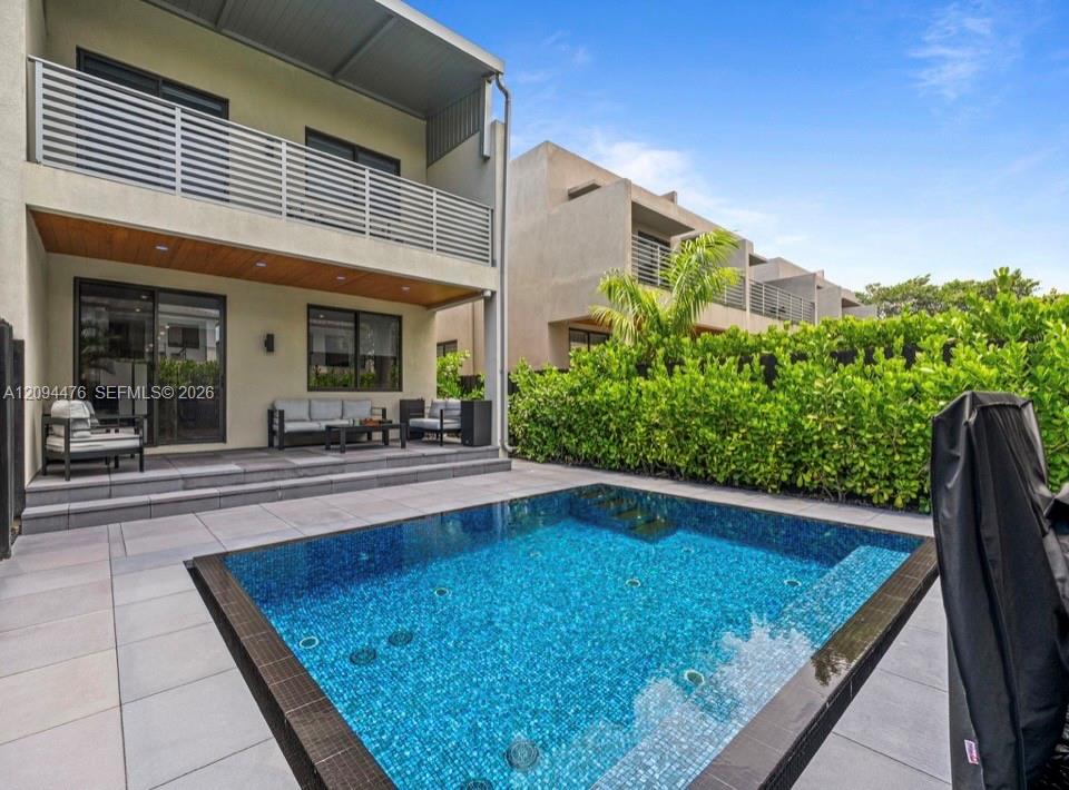307 SW 10th Street