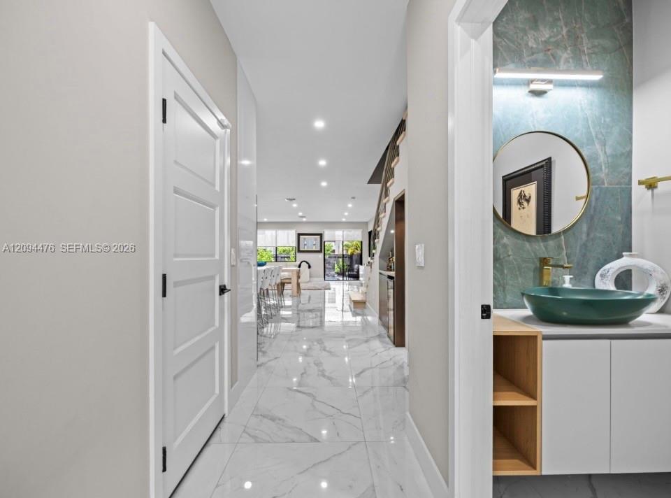 307 SW 10th Street