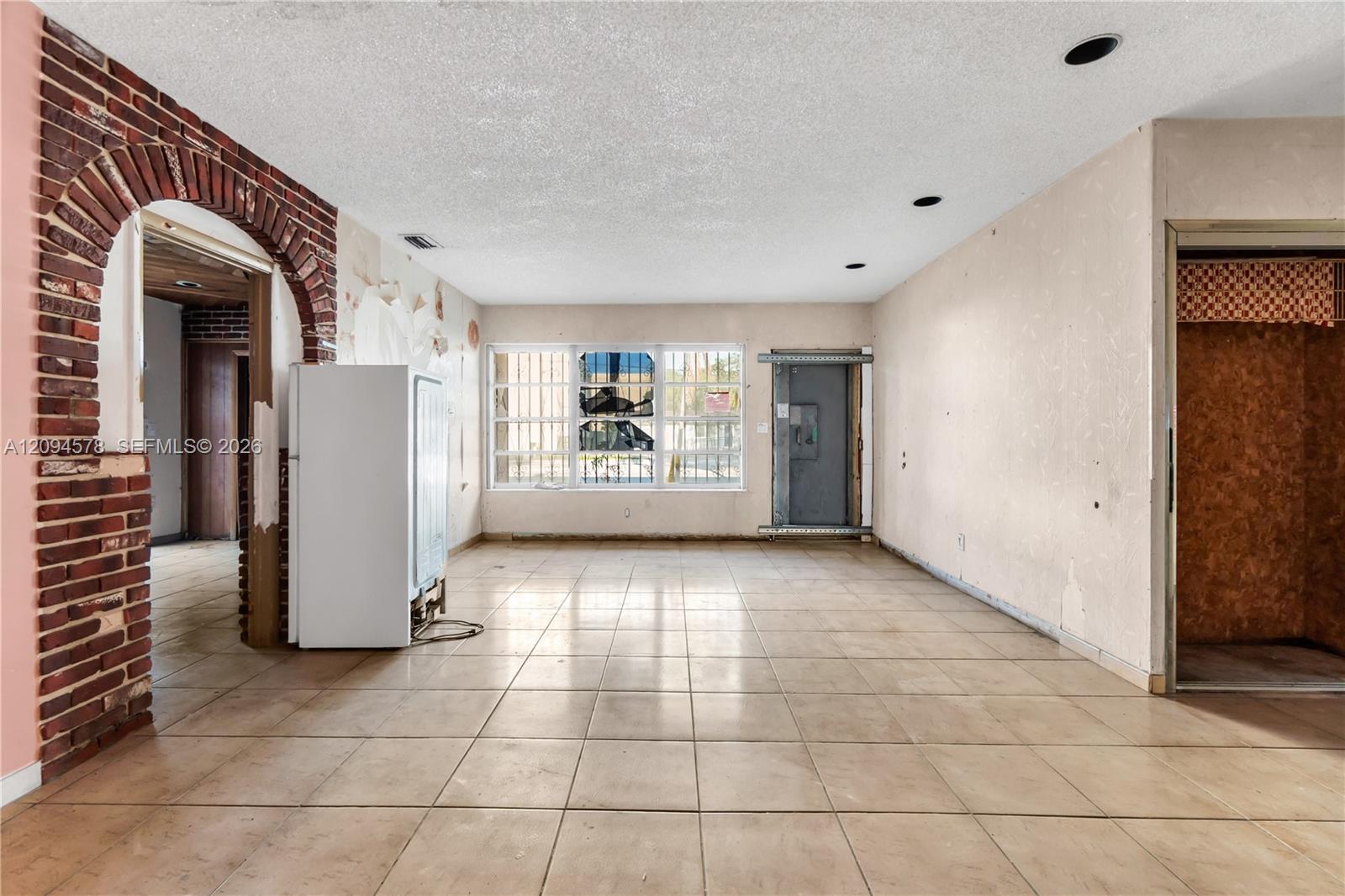4730 W 8th Avenue