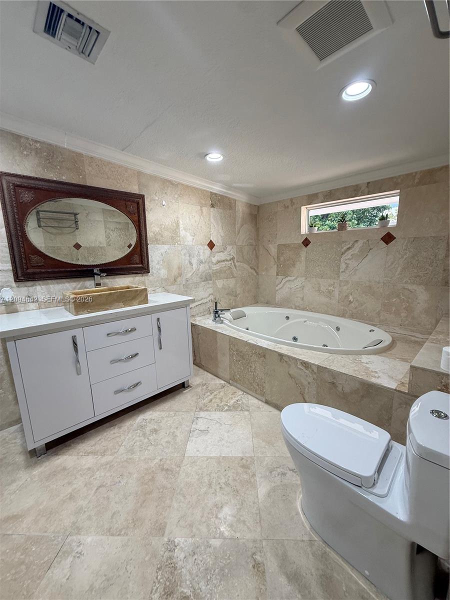 3889 NW 5th Street