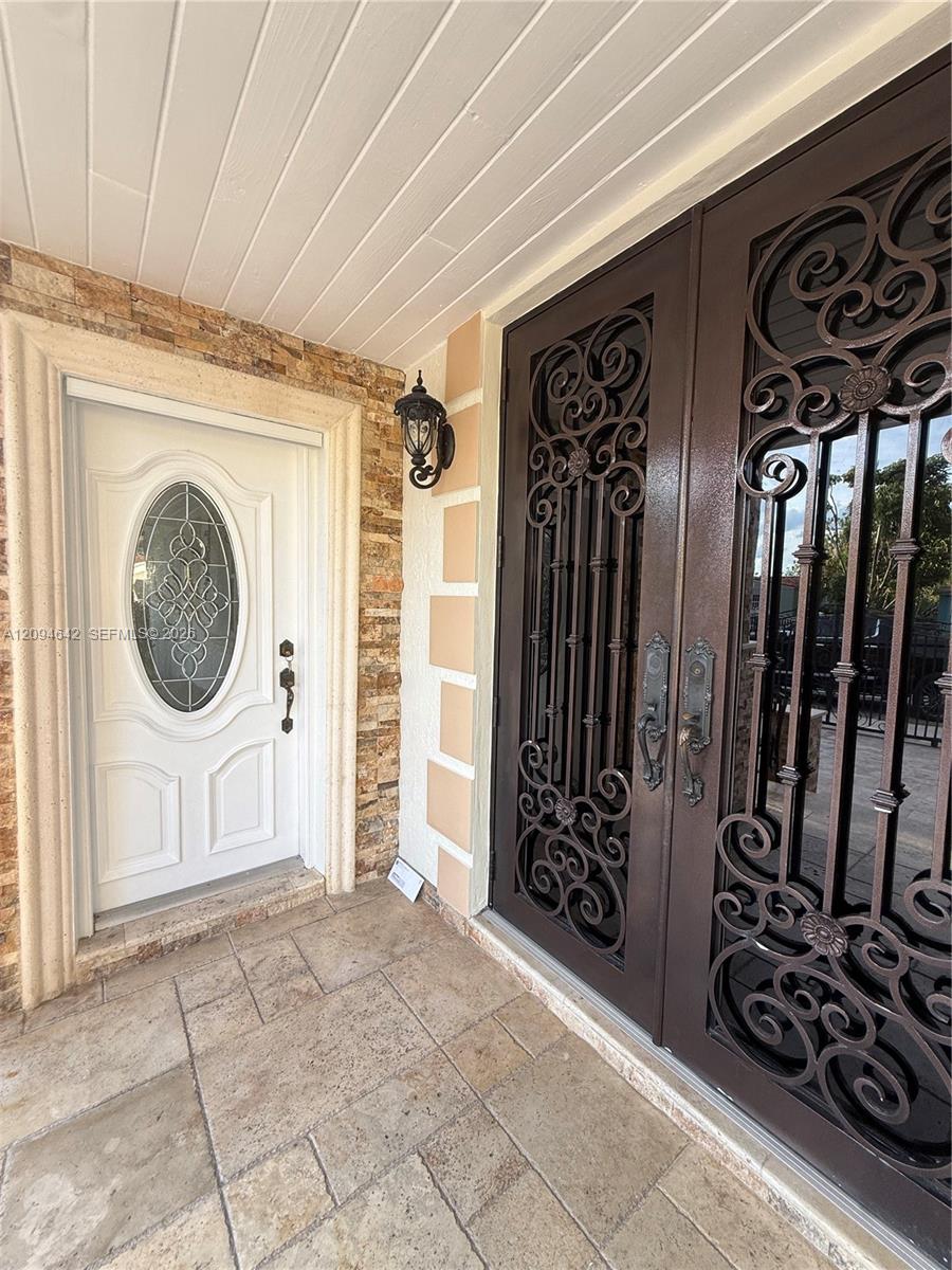 3889 NW 5th Street