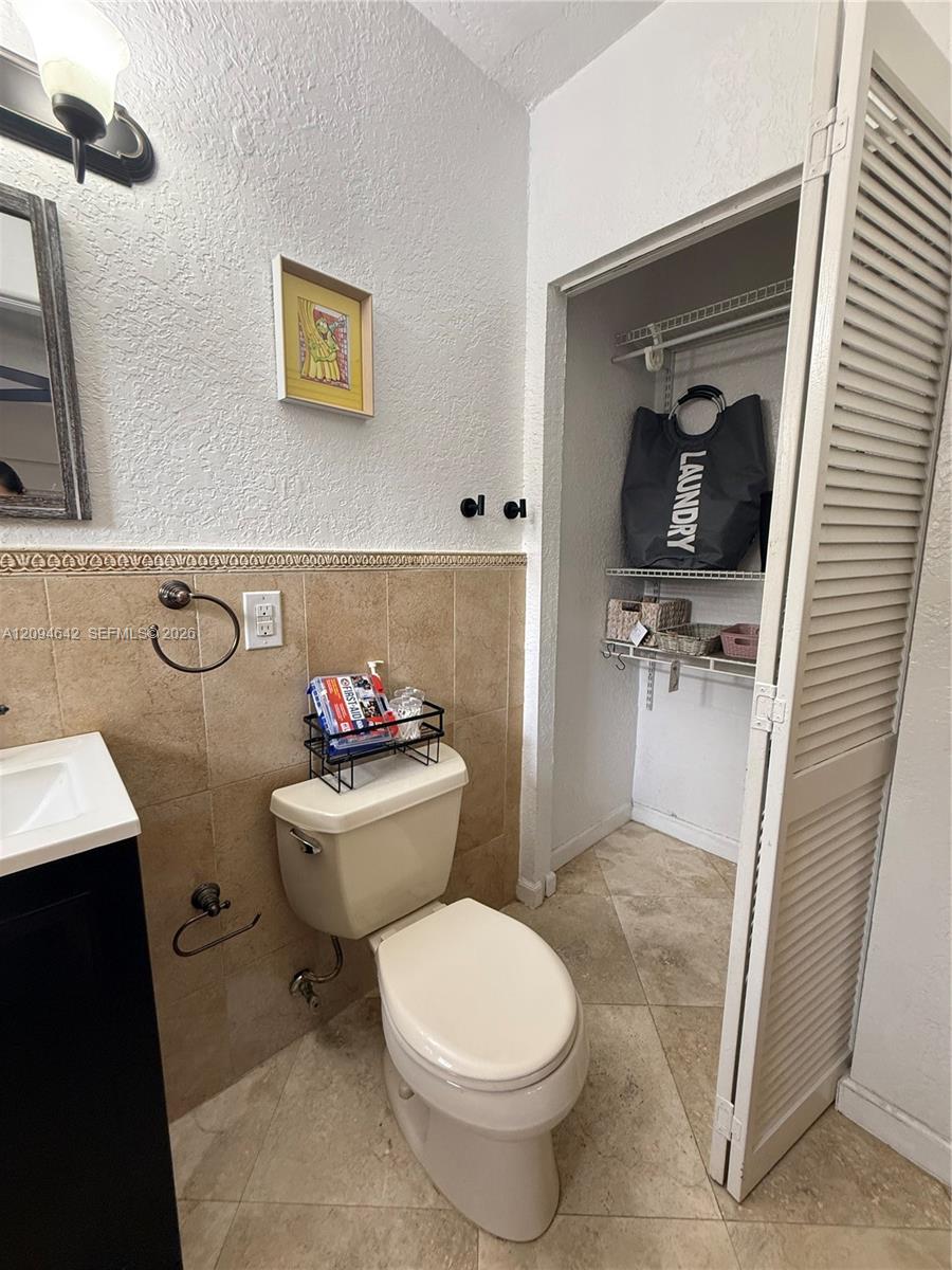 3889 NW 5th Street