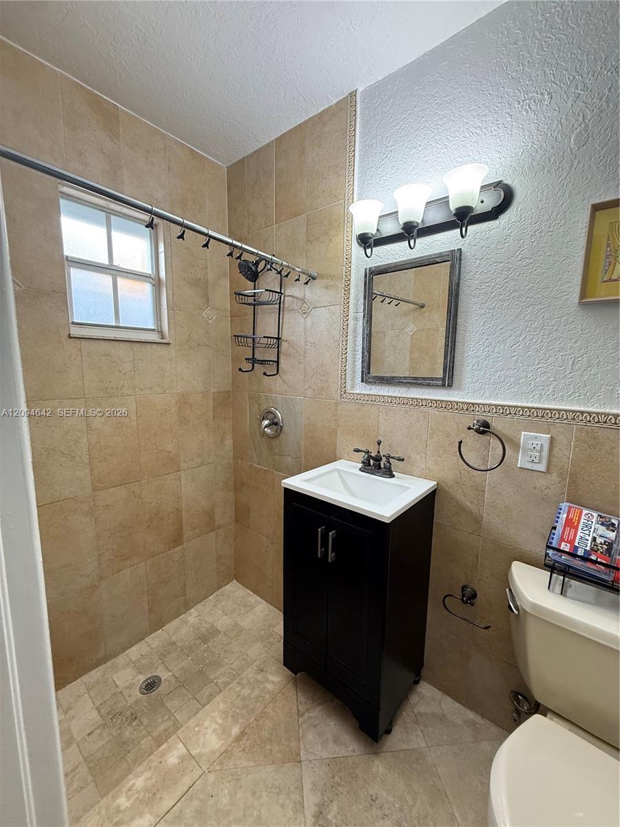 3889 NW 5th Street