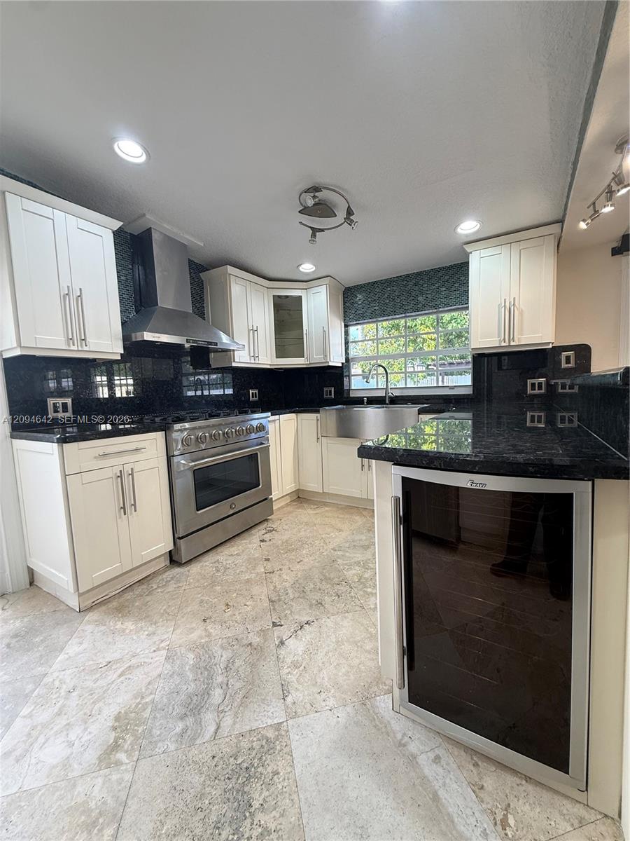 3889 NW 5th Street