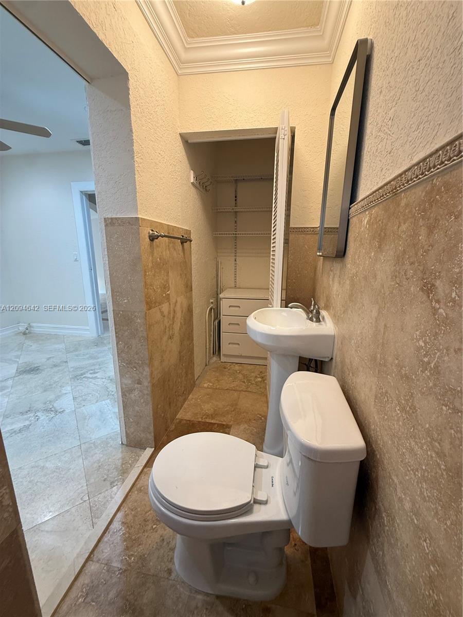 3889 NW 5th Street