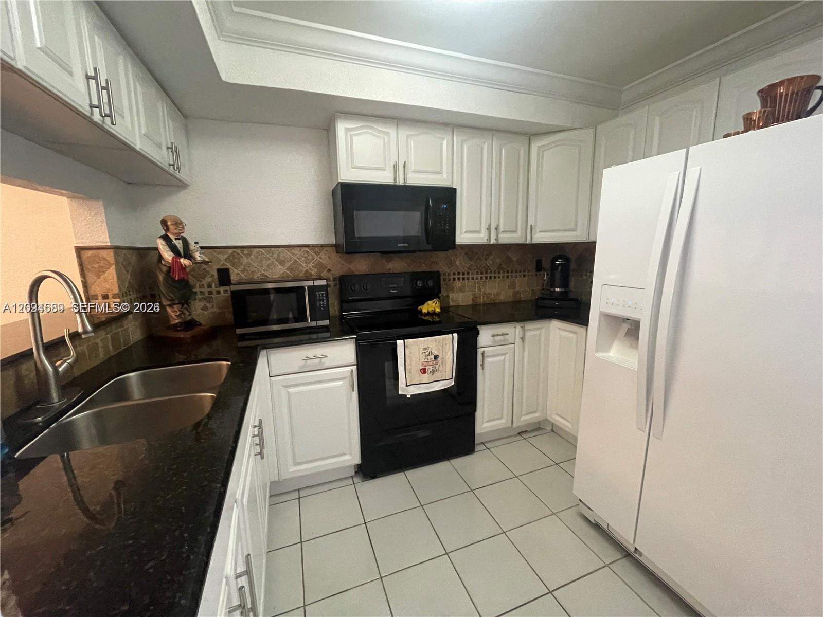 961 W 37th Terrace
