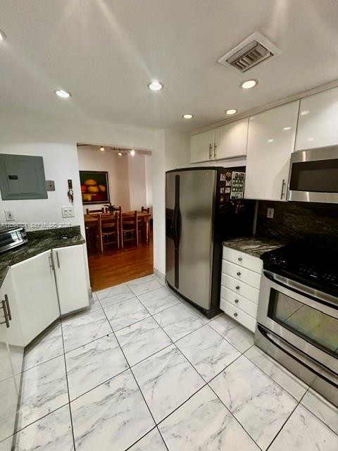 500 Bayview Drive