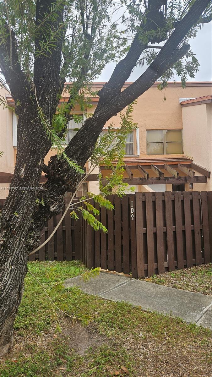 445 W Park Drive