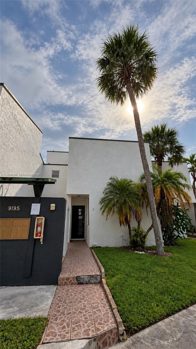 9195 Fontainebleau Boulevard