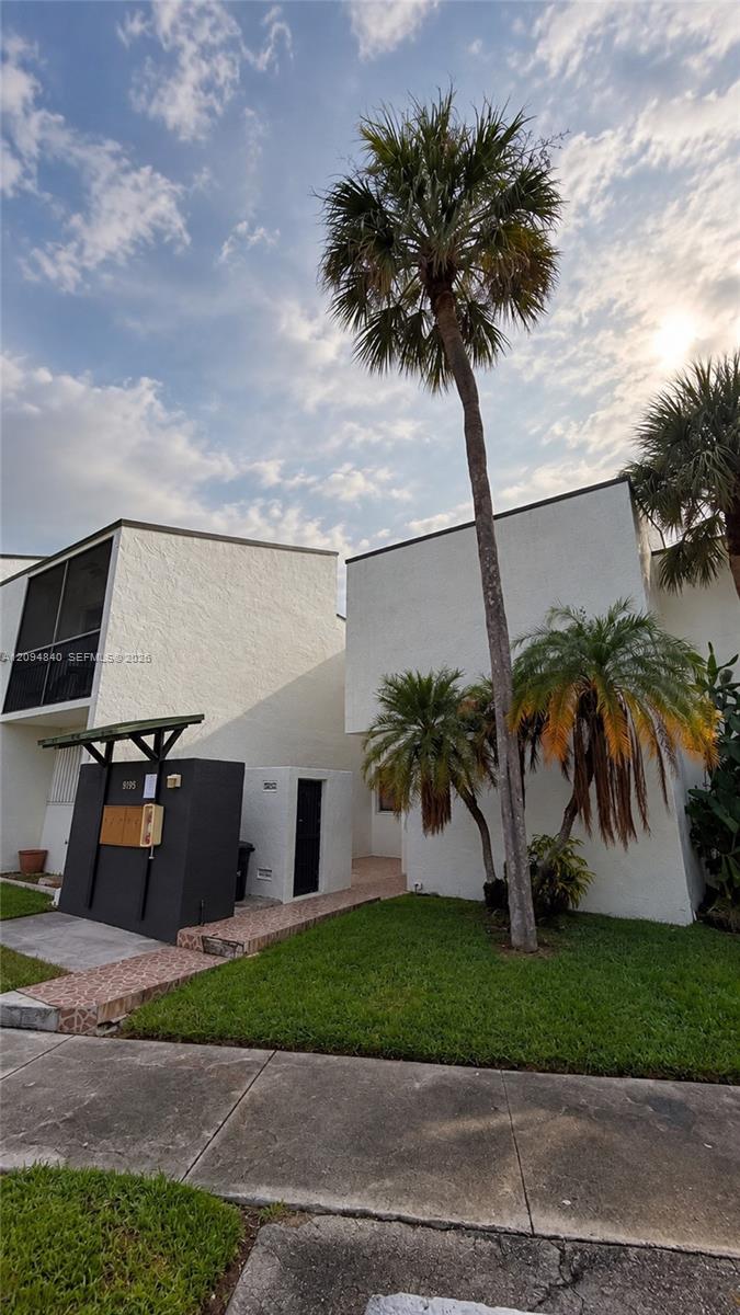 9195 Fontainebleau Boulevard