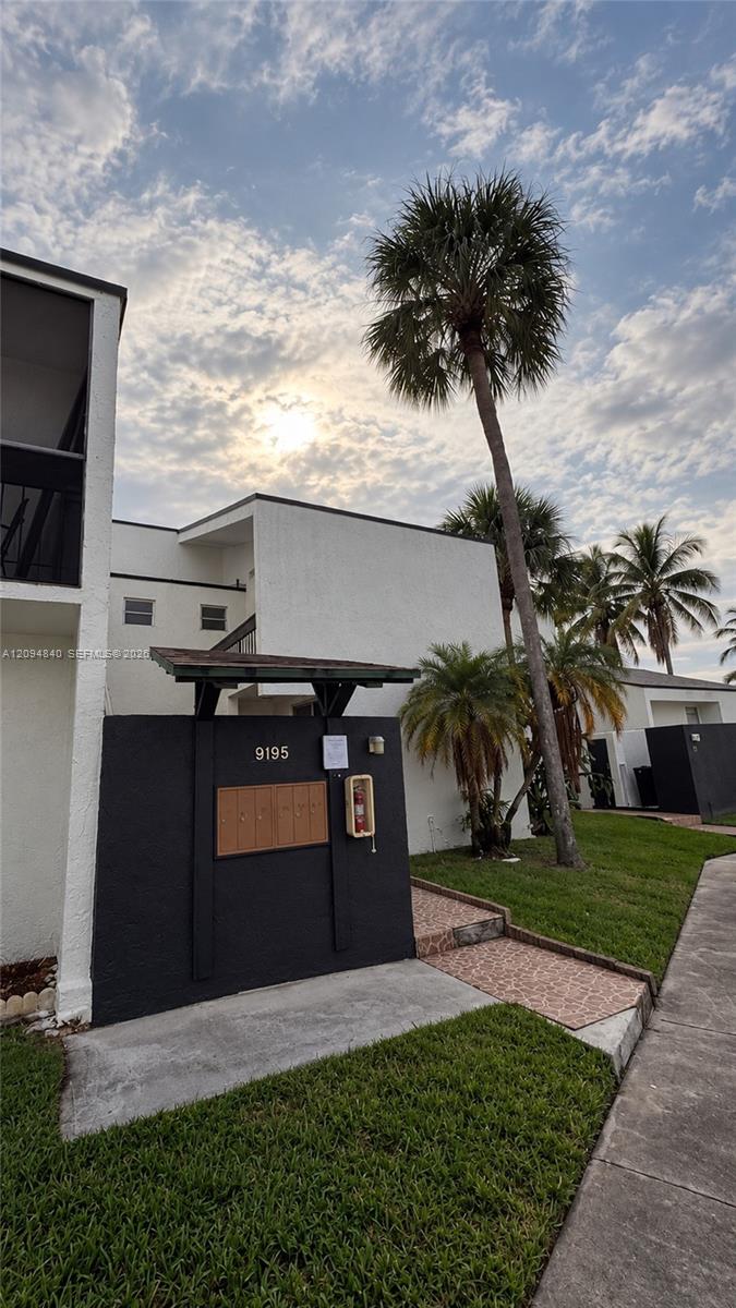 9195 Fontainebleau Boulevard