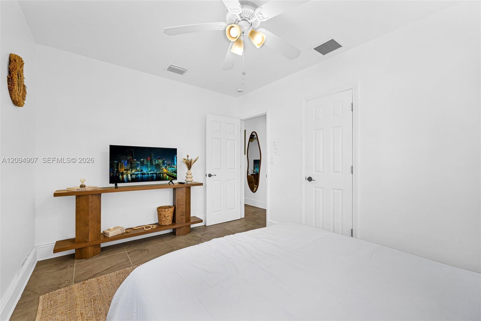 1328 N Andrews Avenue gallery image #19