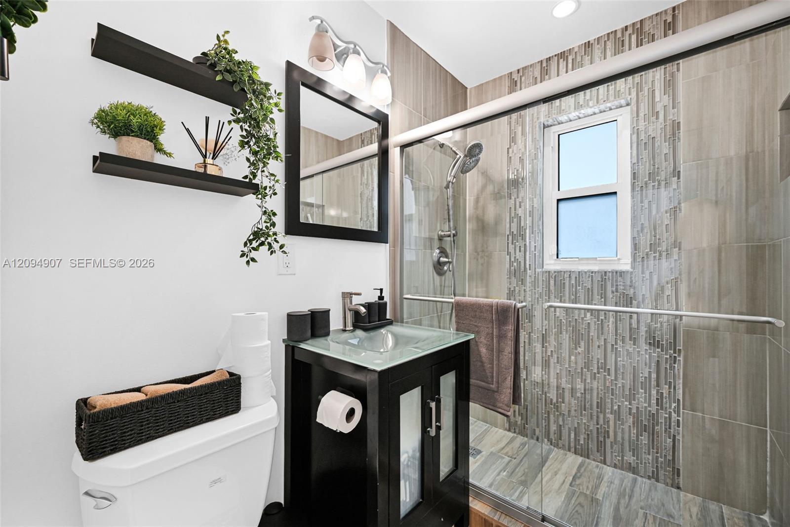 1328 N Andrews Avenue gallery image #28