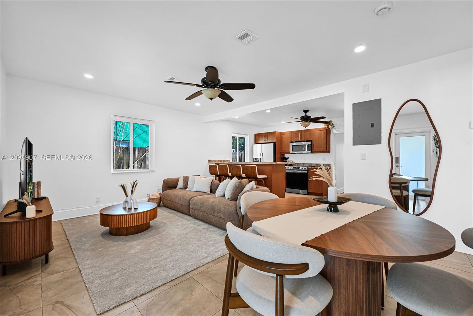1328 N Andrews Avenue gallery image #3