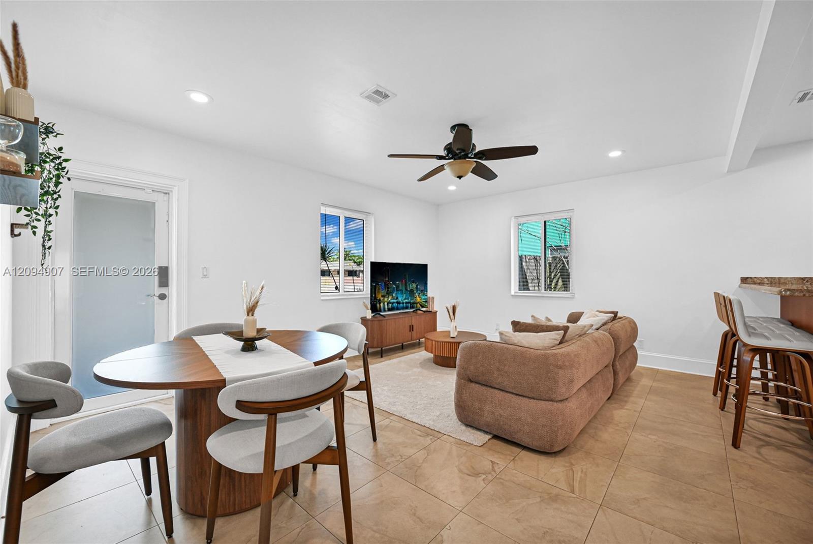 1328 N Andrews Avenue gallery image #6