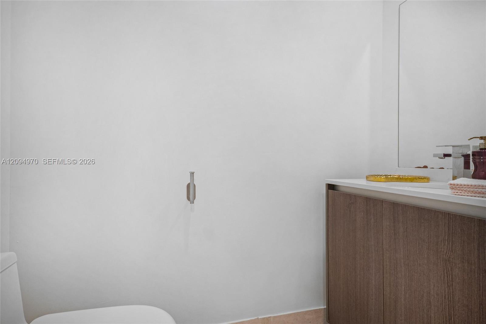 488 NE 18th Street gallery image #15