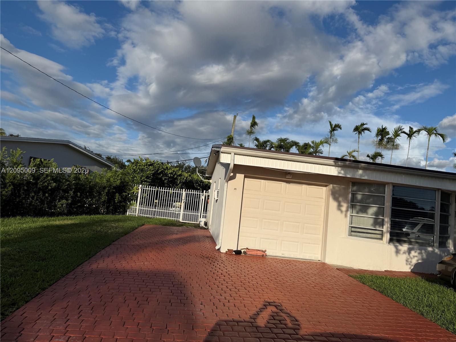 1821 SW 92nd Court