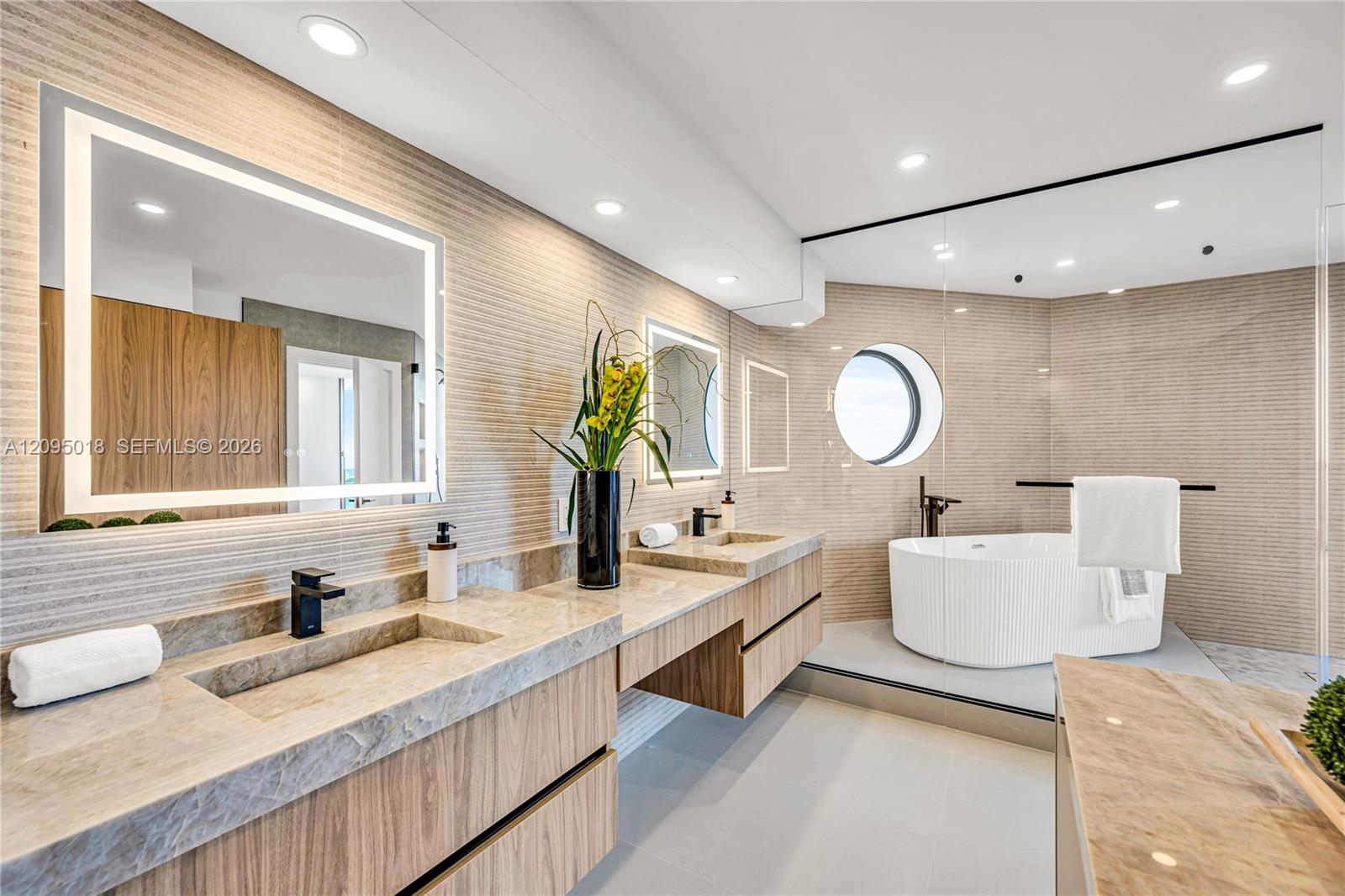 20185 E Country Club Drive gallery image #16
