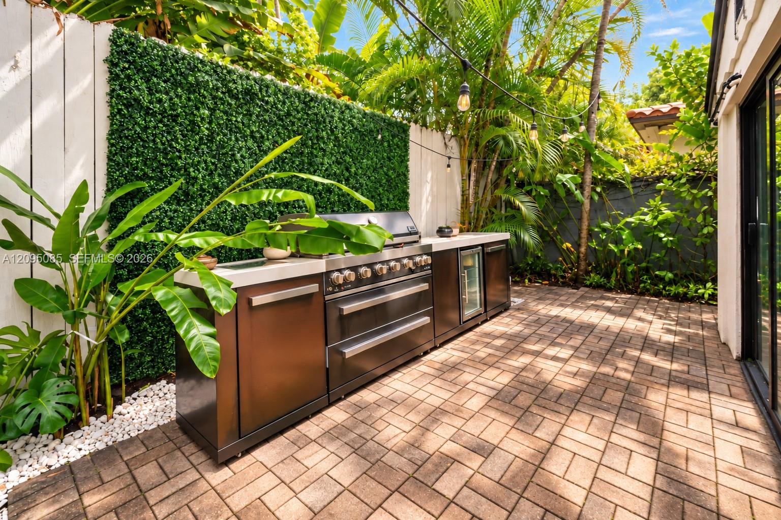 467 NE 55th Terrace