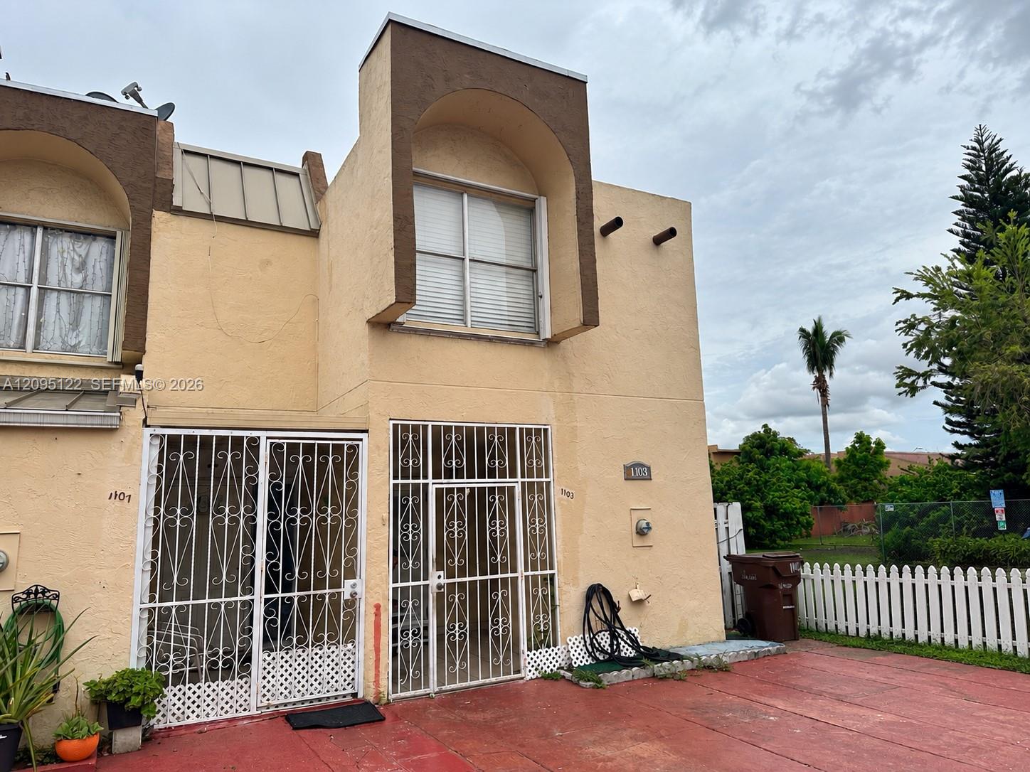 1103 W 39th Terrace
