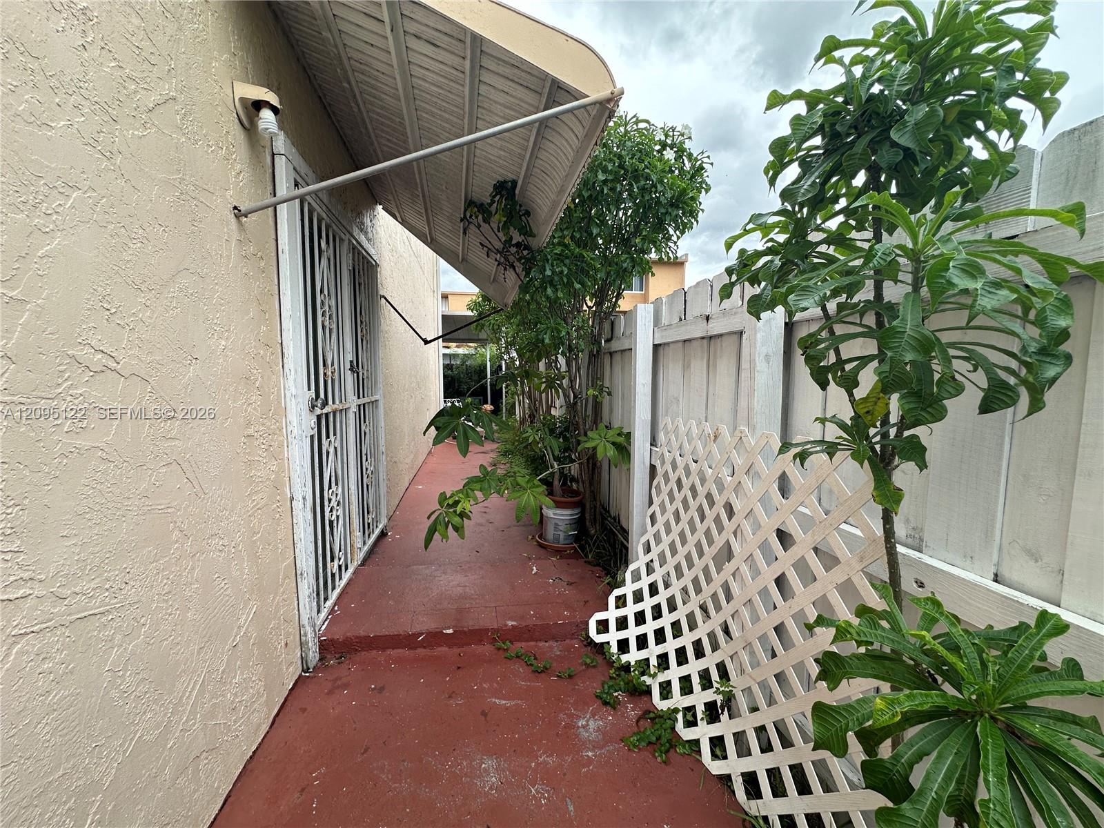 1103 W 39th Terrace