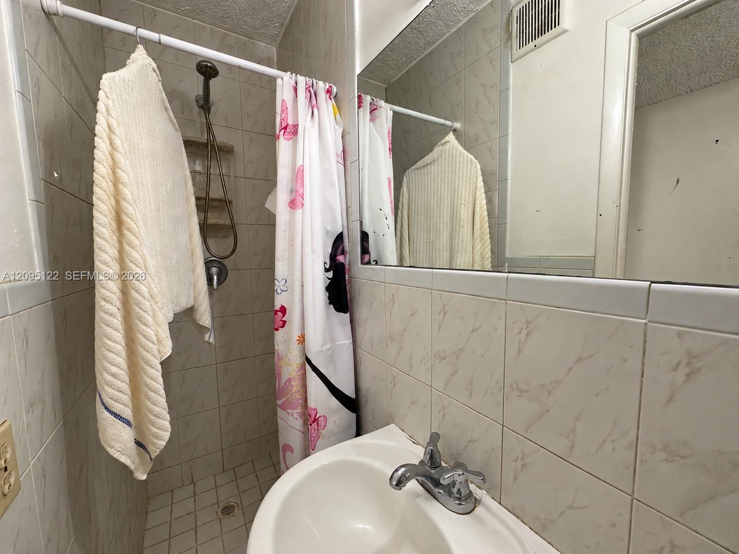1103 W 39th Terrace