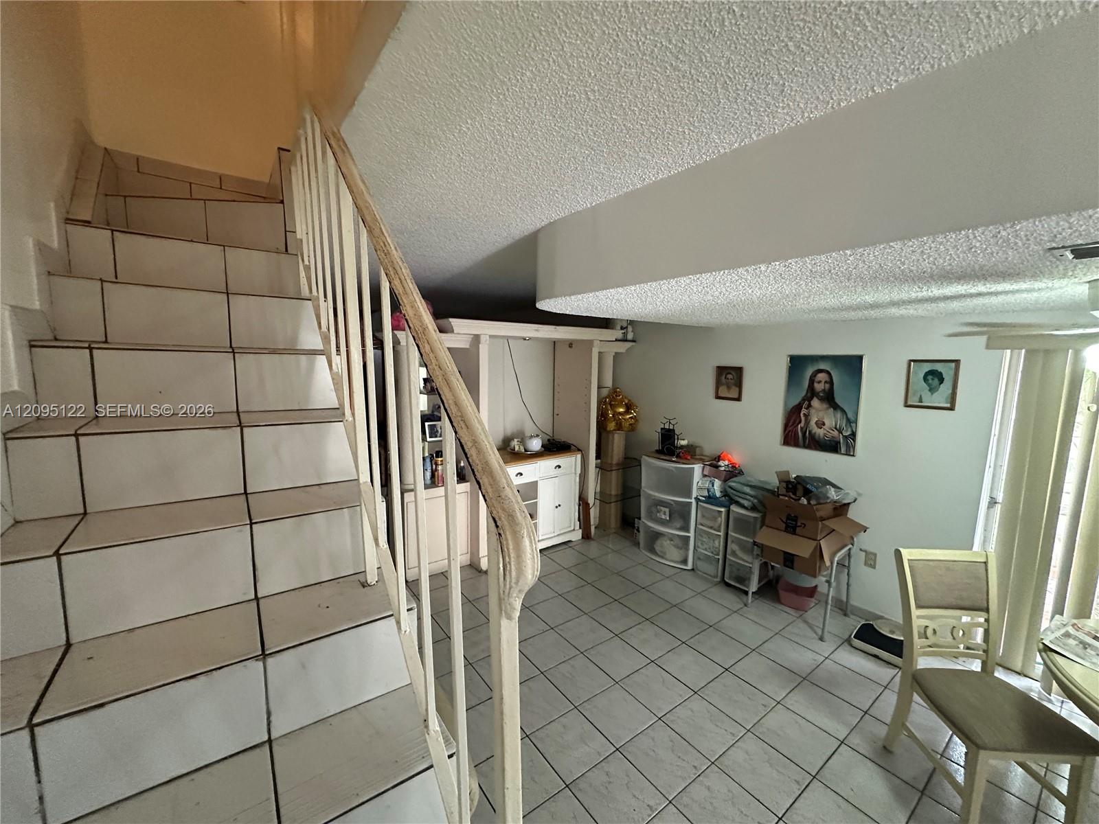 1103 W 39th Terrace