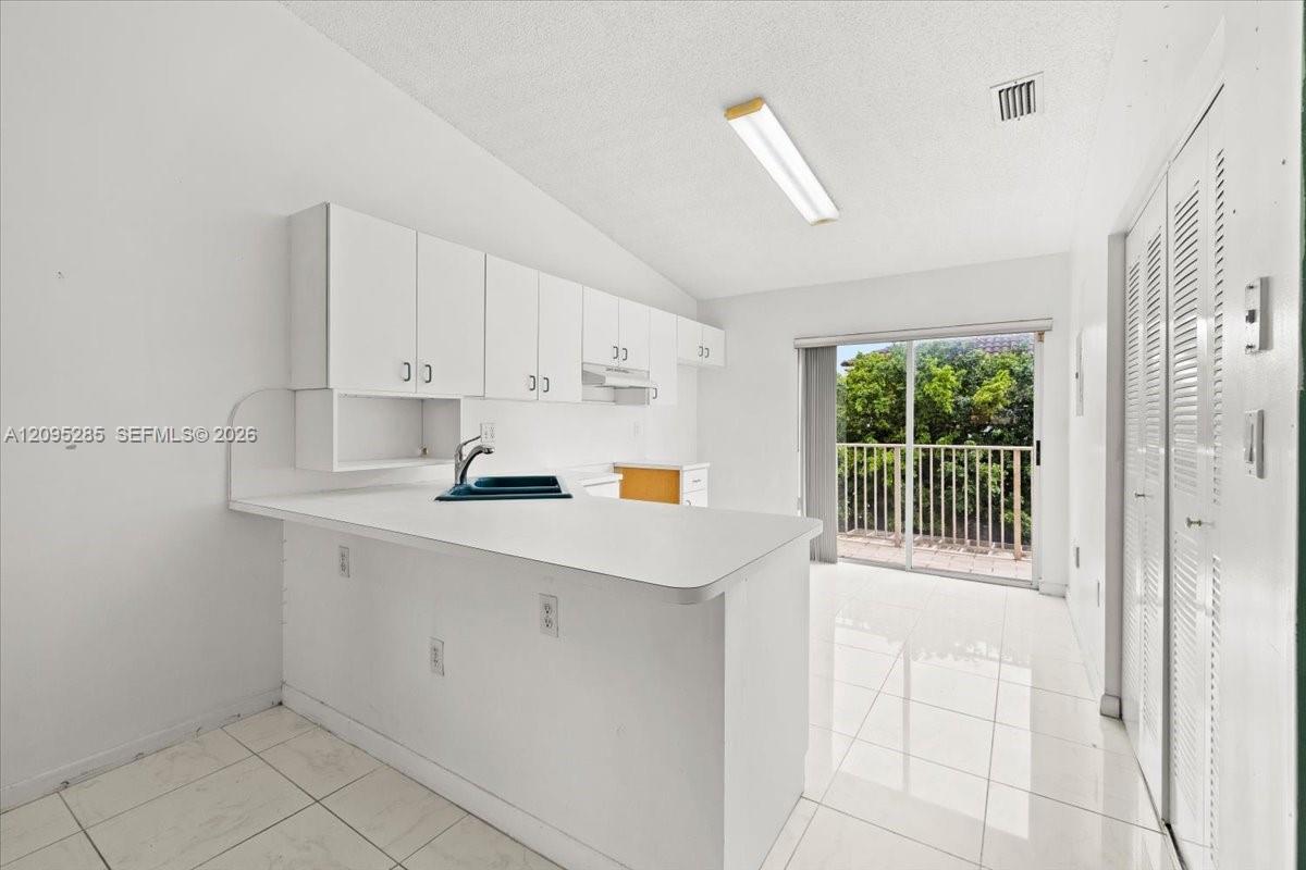 3554 W 80th Street