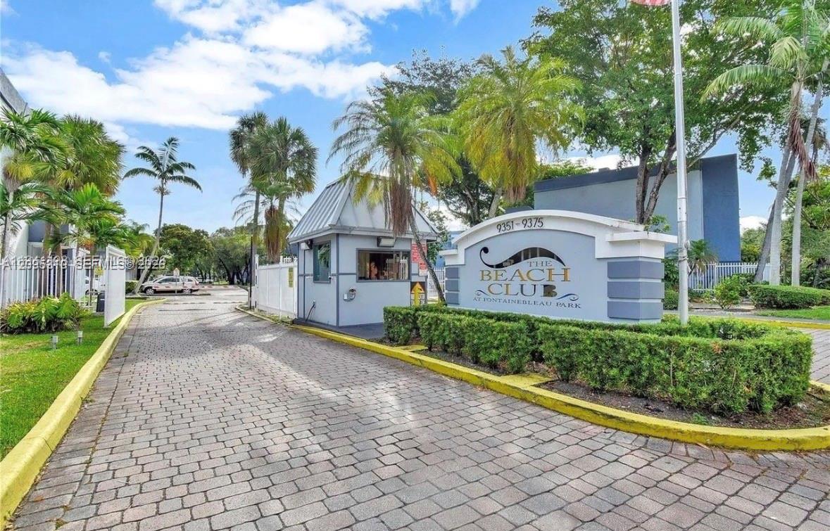 9371 Fontainebleau Boulevard