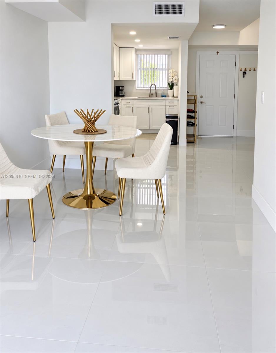 9371 Fontainebleau Boulevard