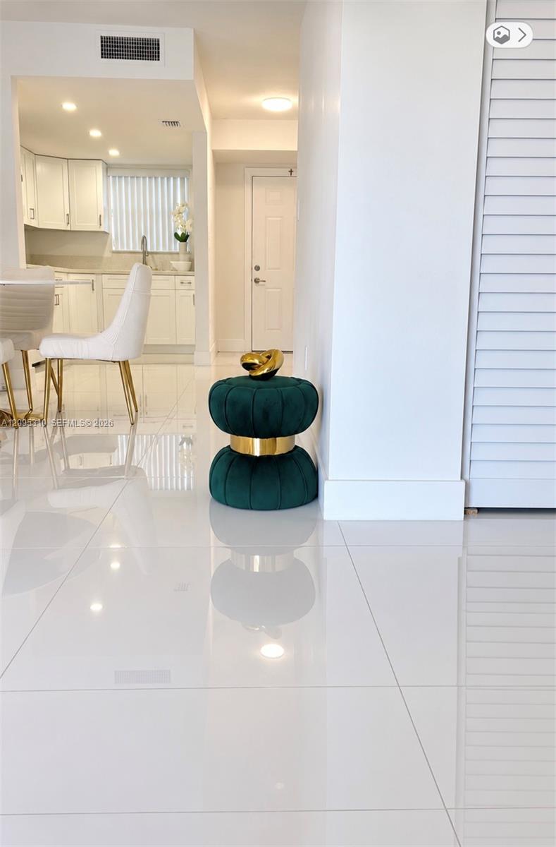 9371 Fontainebleau Boulevard