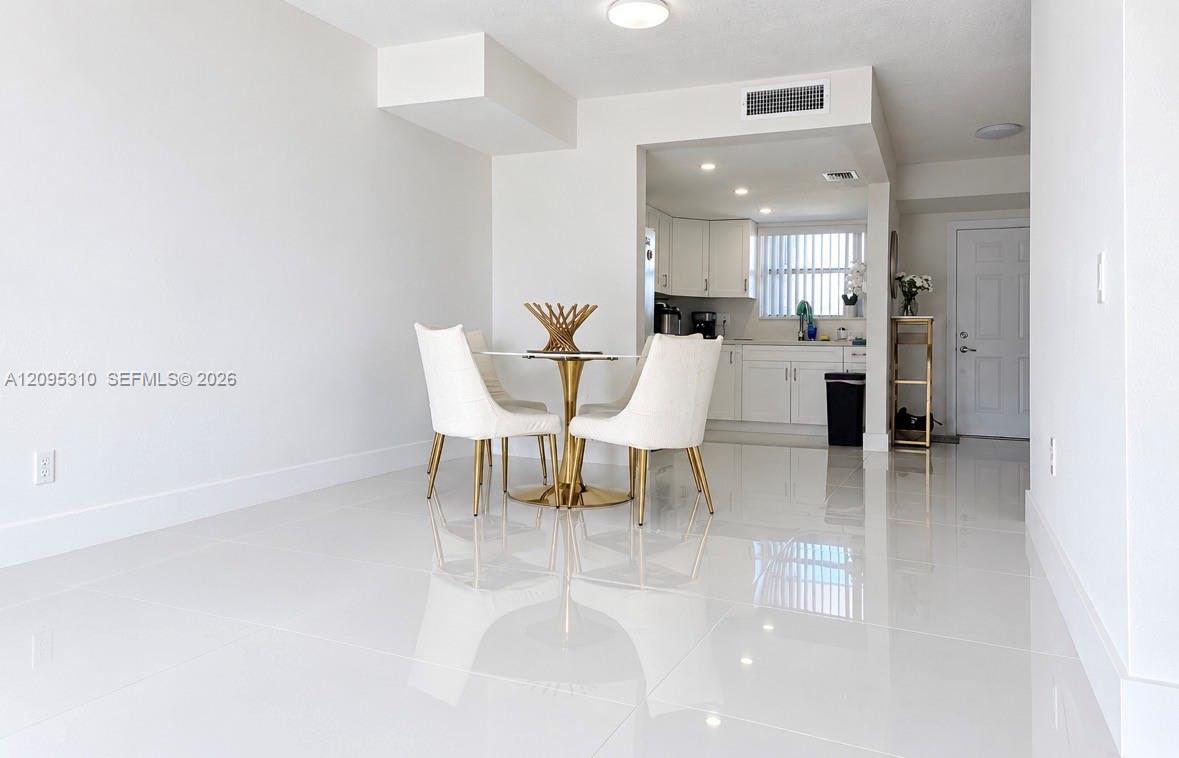 9371 Fontainebleau Boulevard