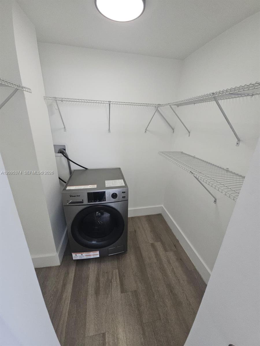 8101 Crespi Boulevard gallery image #28