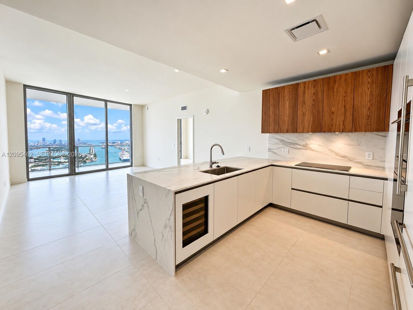 1400 Biscayne gallery image #4