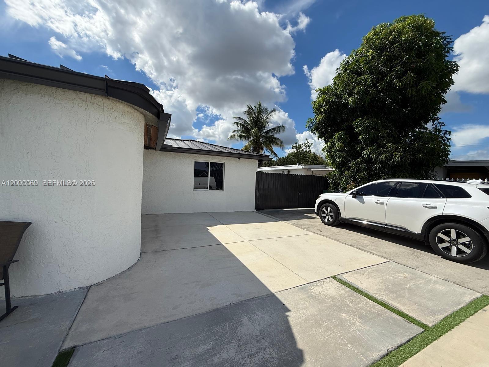 10516 NW 36th Place
